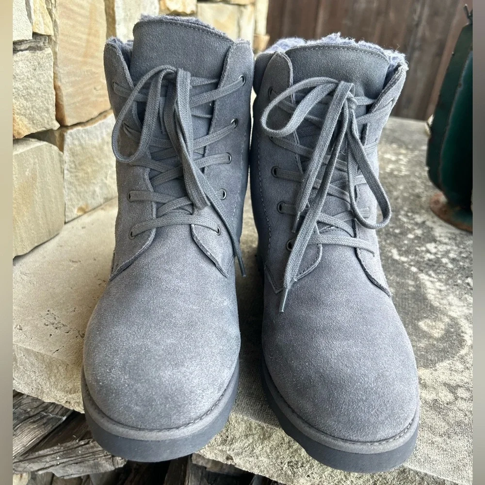BEARPAW Phoebe Suede Sheepskin lace up hiker Grey Winter Boots Sz-10.  LocB‎